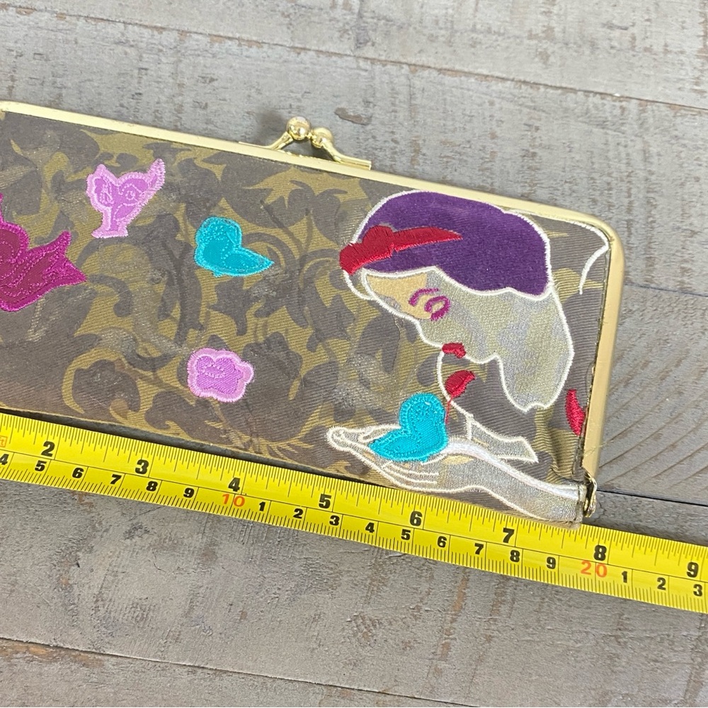 Disney Couture Embroidered Princess Snow White Floral Wallet Clutch Coin Purse - Picture 8 of 10